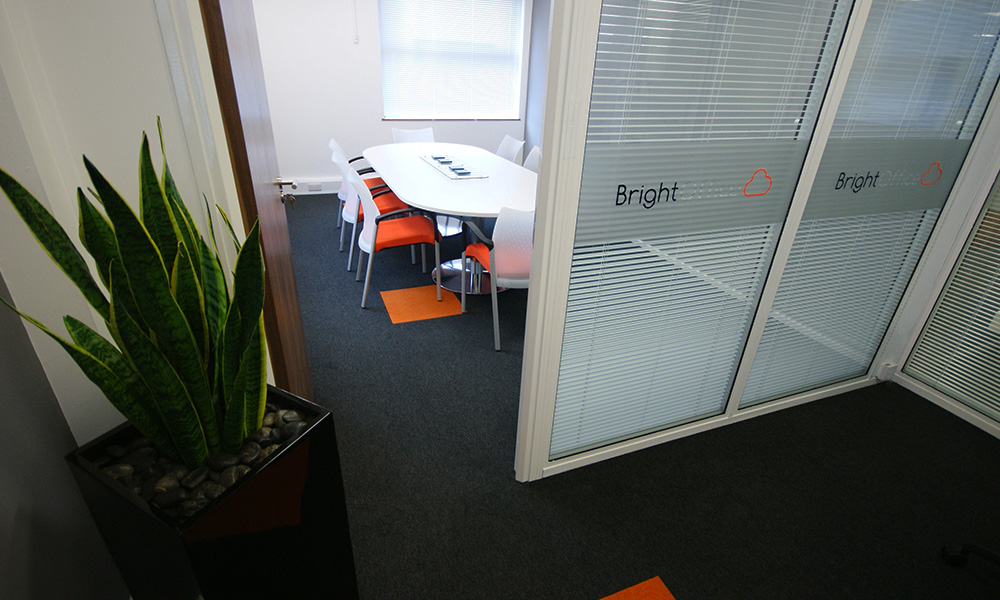 bright_office_3